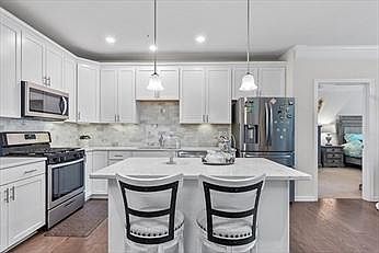 4th image of 130 University Ave #1106