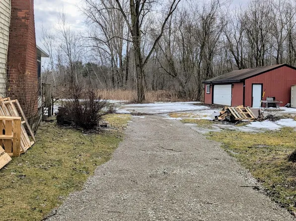8033 Lambs Rd, Goodells, MI 48027