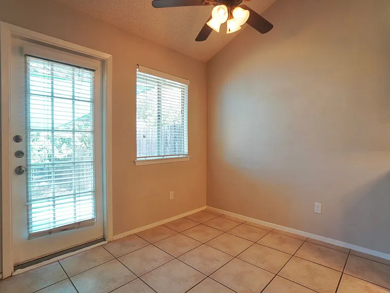 7602 Woodstone Cv #A — Photo 7