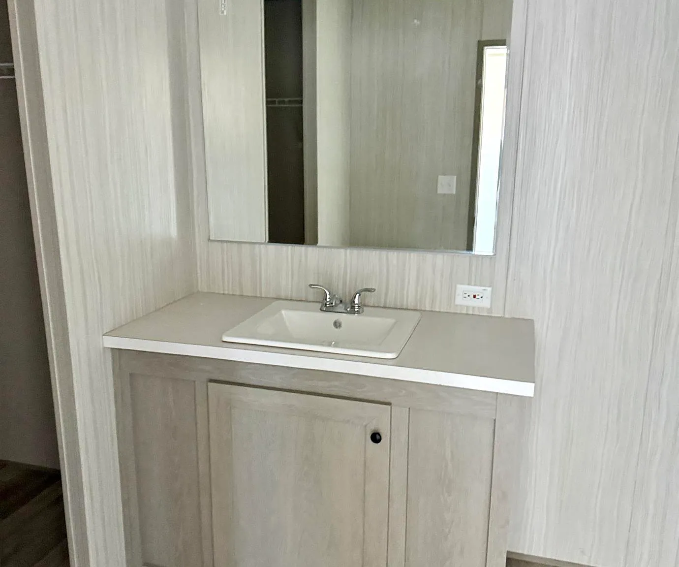 3 bed, $999 — Photo 3