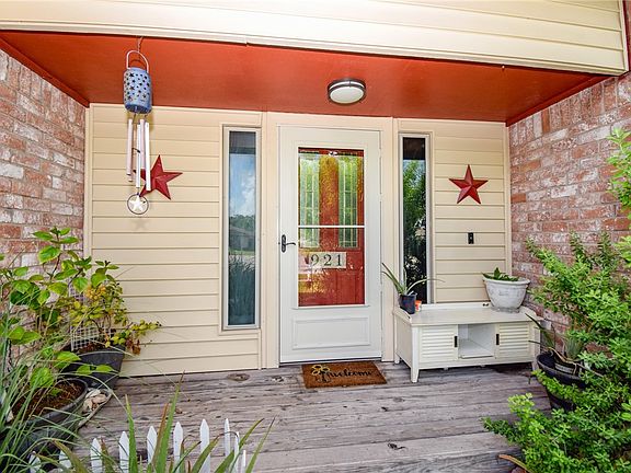 4th image of 921 Red Poll Cir