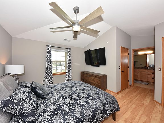 4th image of 18430 Emerald Dr Unit D