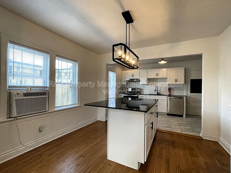 735 NE 14th St — Photo 4