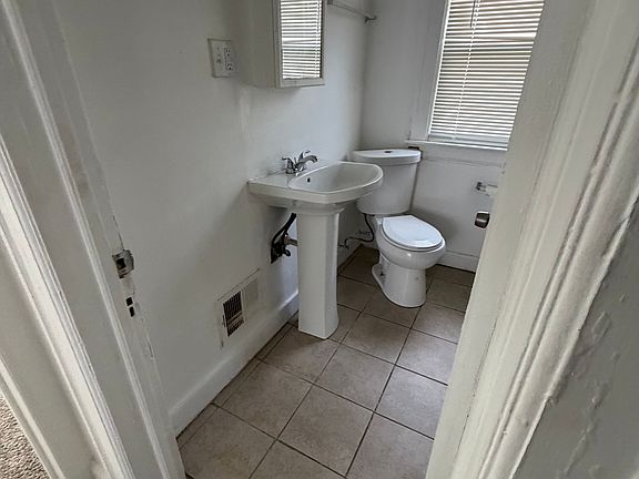 5th image of 5261 Lakewood St #5261