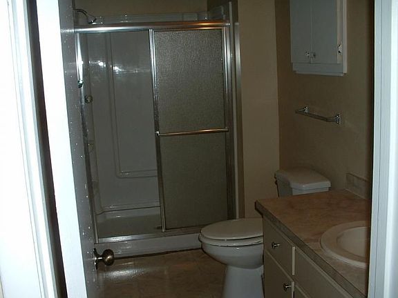 5th image of 1516 Chatsworth St