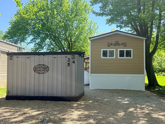 3rd image of 25 Four Woodhaven Lcks