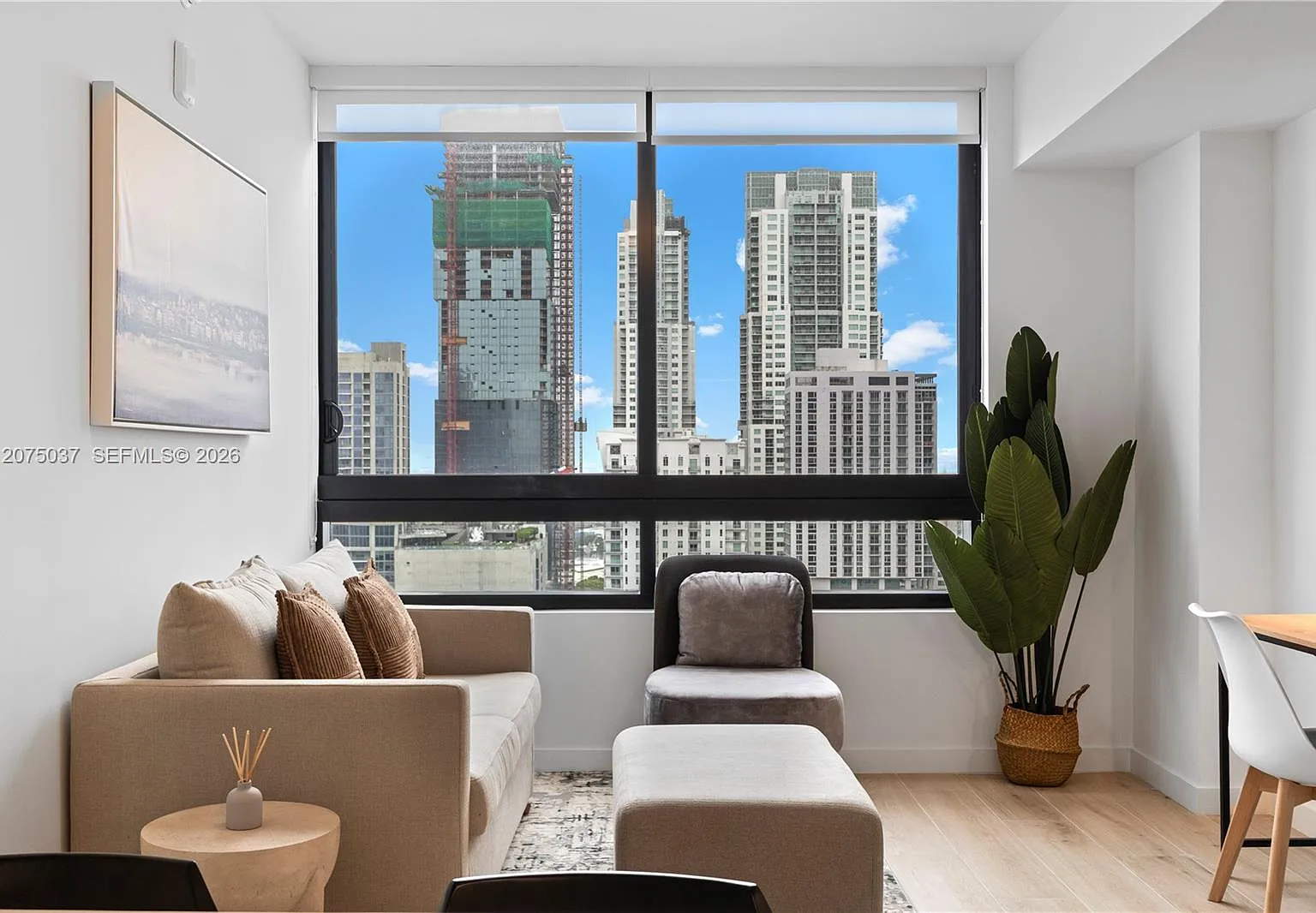 District 225 Condo — Photo 3
