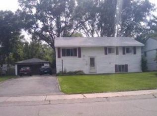 680 Clover Rd, Wauconda, IL 60084