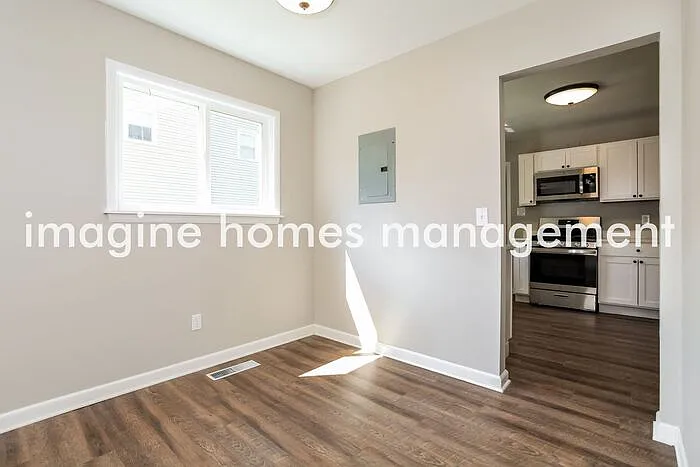34111 Bainbridge Rd — Photo 5