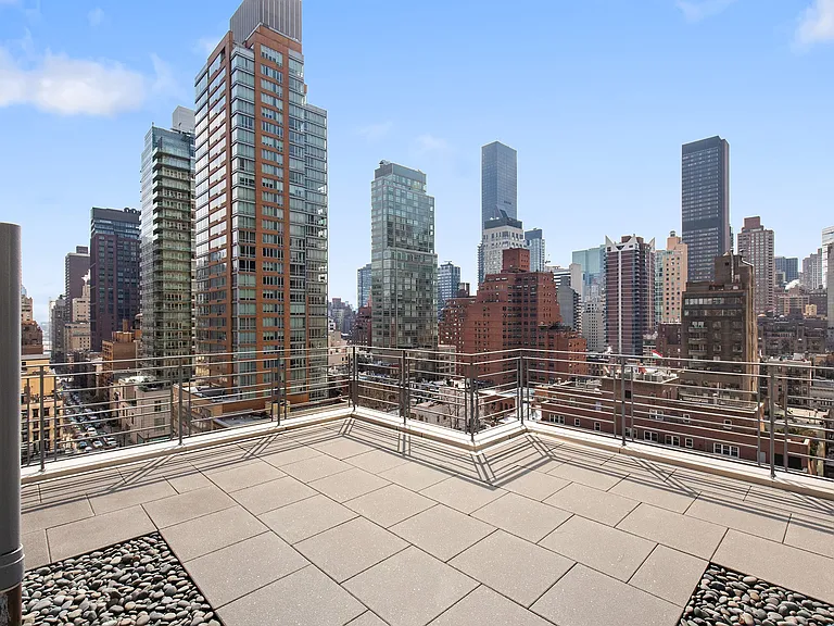 211 E 53rd St #9A — Photo 13