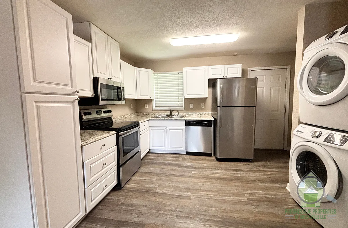 10 Stagg Street - 16 — Photo 4