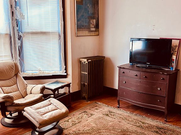 3rd image of 497 Hamilton St