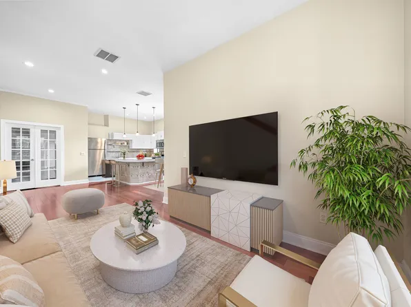 240 Clendenny Avenue image 7 of 40