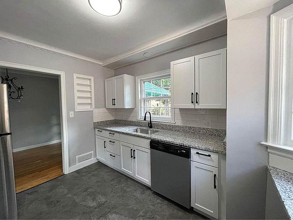 4th image of 615 S 40th St