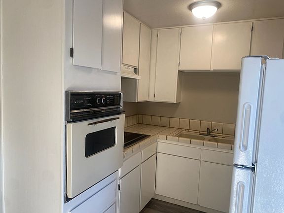 3rd image of 631 Mariposa Ave Unit 5