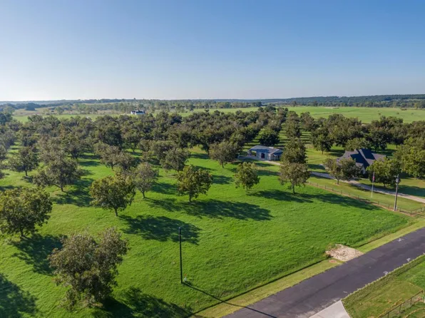 1917 Burkett Ct, Cleburne, TX 76033