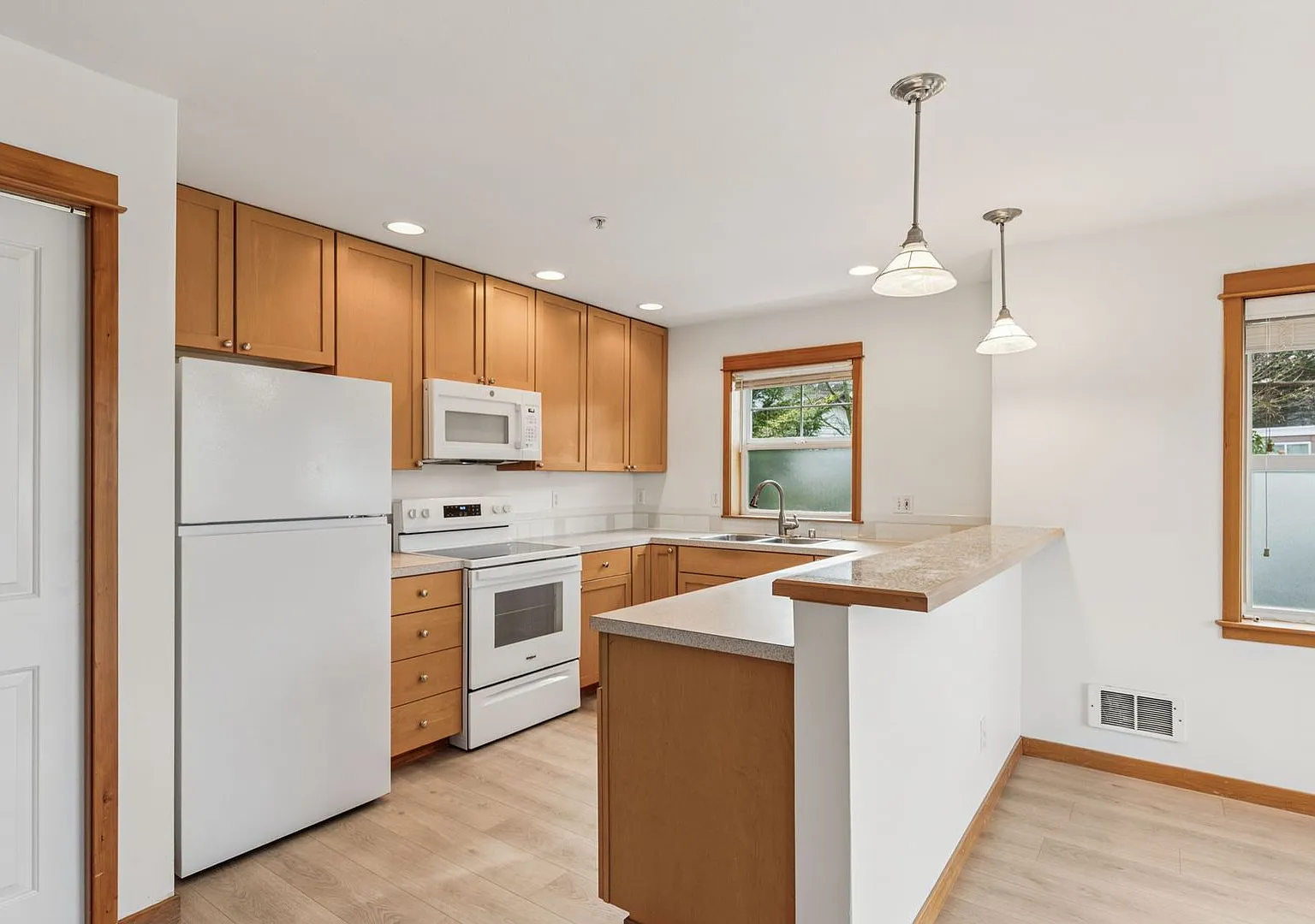 2-Bedroom Apartment for Rent at North Admiral Court - West Seattle — Photo 4