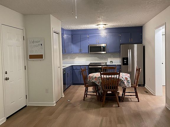 27' x 11'11" KOpen Kitchen and Family Room