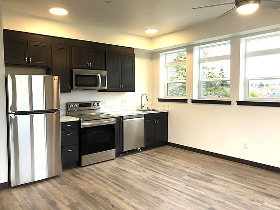 2nd image of 1513 E St #106