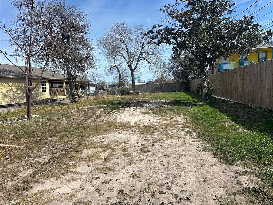 2nd image of 814 18th St