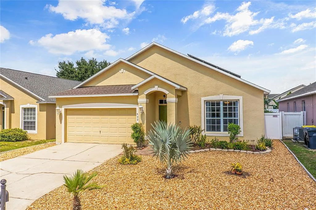3 bed, 2.0 bath, 2080 sqft, $2,600 — Photo 2