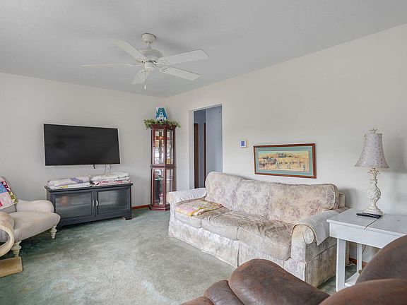 4th image of 609 Seneker Avenue