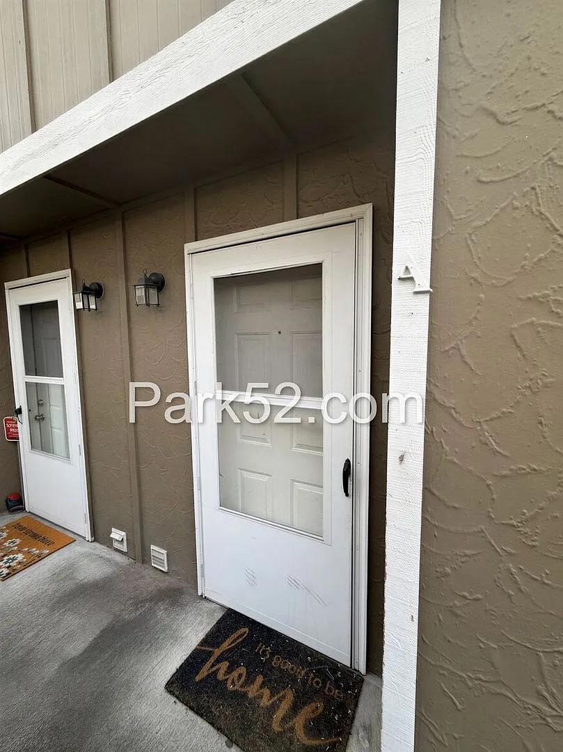 Tacoma 3 Bedroom Townhome — Photo 3