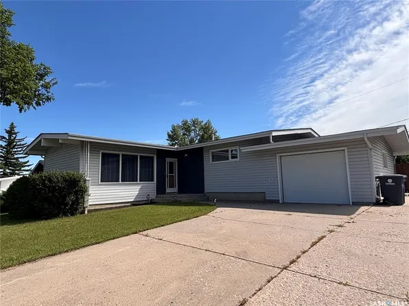 6 Churchill PLACE, Kindersley, SK S0L 1S0