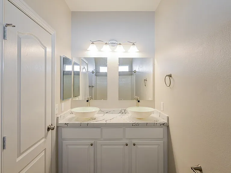 1132 Aldenwood Ave — Photo 15