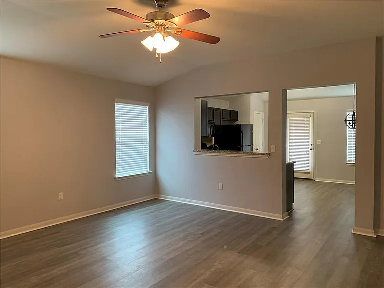 351 Musgrav — Photo 4