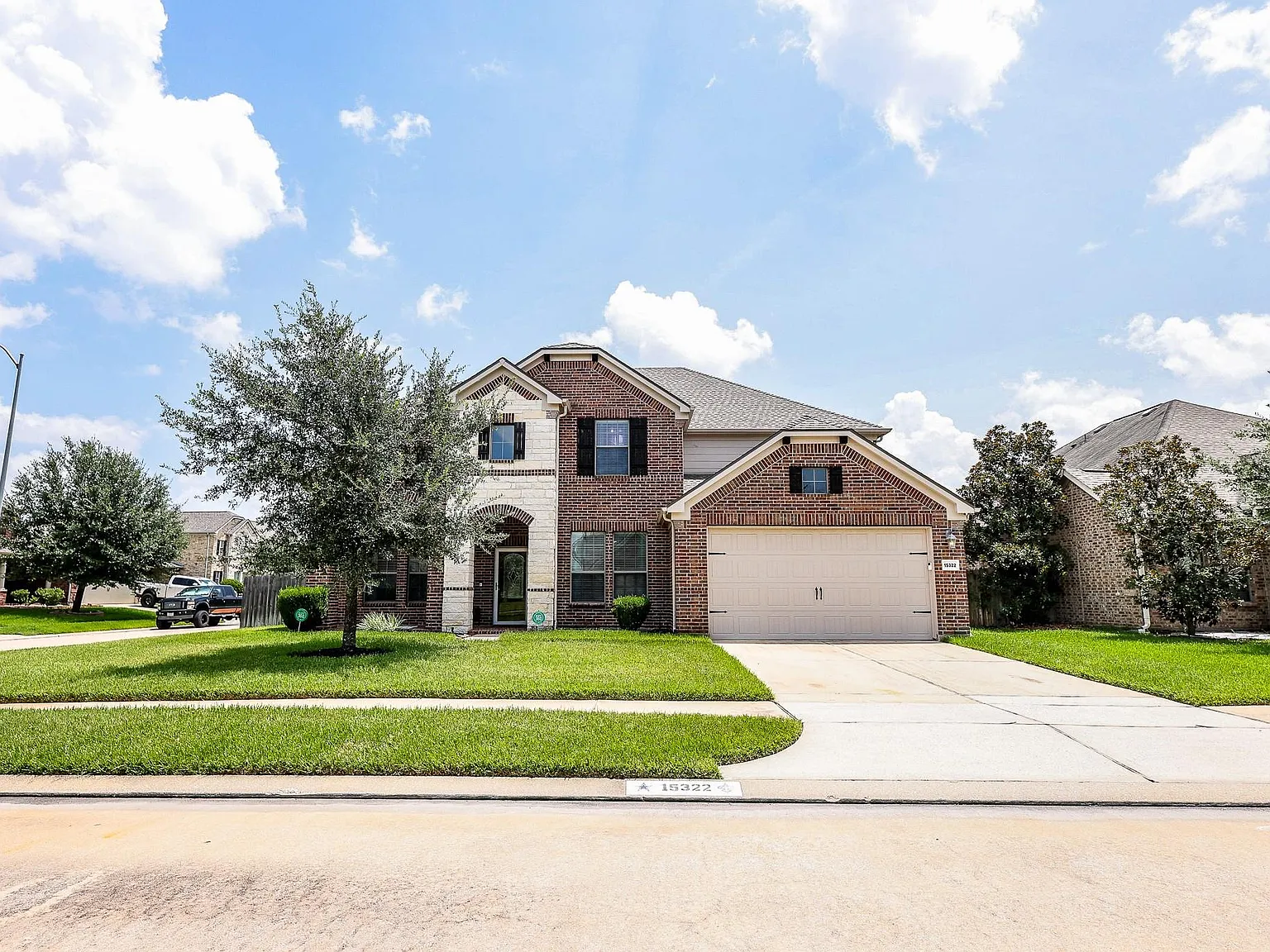 6 bed, 4.0 bath, 4330 sqft, $3,900 — Photo 3