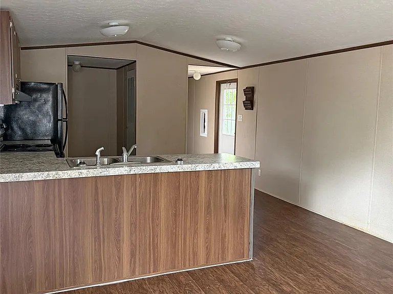 390 Hidden Oaks Dr — Photo 3