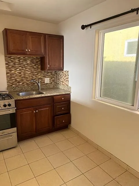 Studio, $1,900 — Photo 4