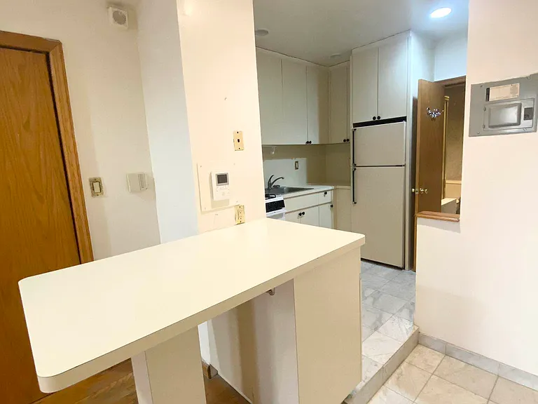 405 E 69th St #5C — Photo 4