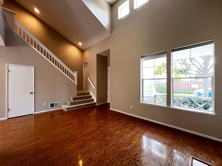 124 Northampton Ln — Photo 4