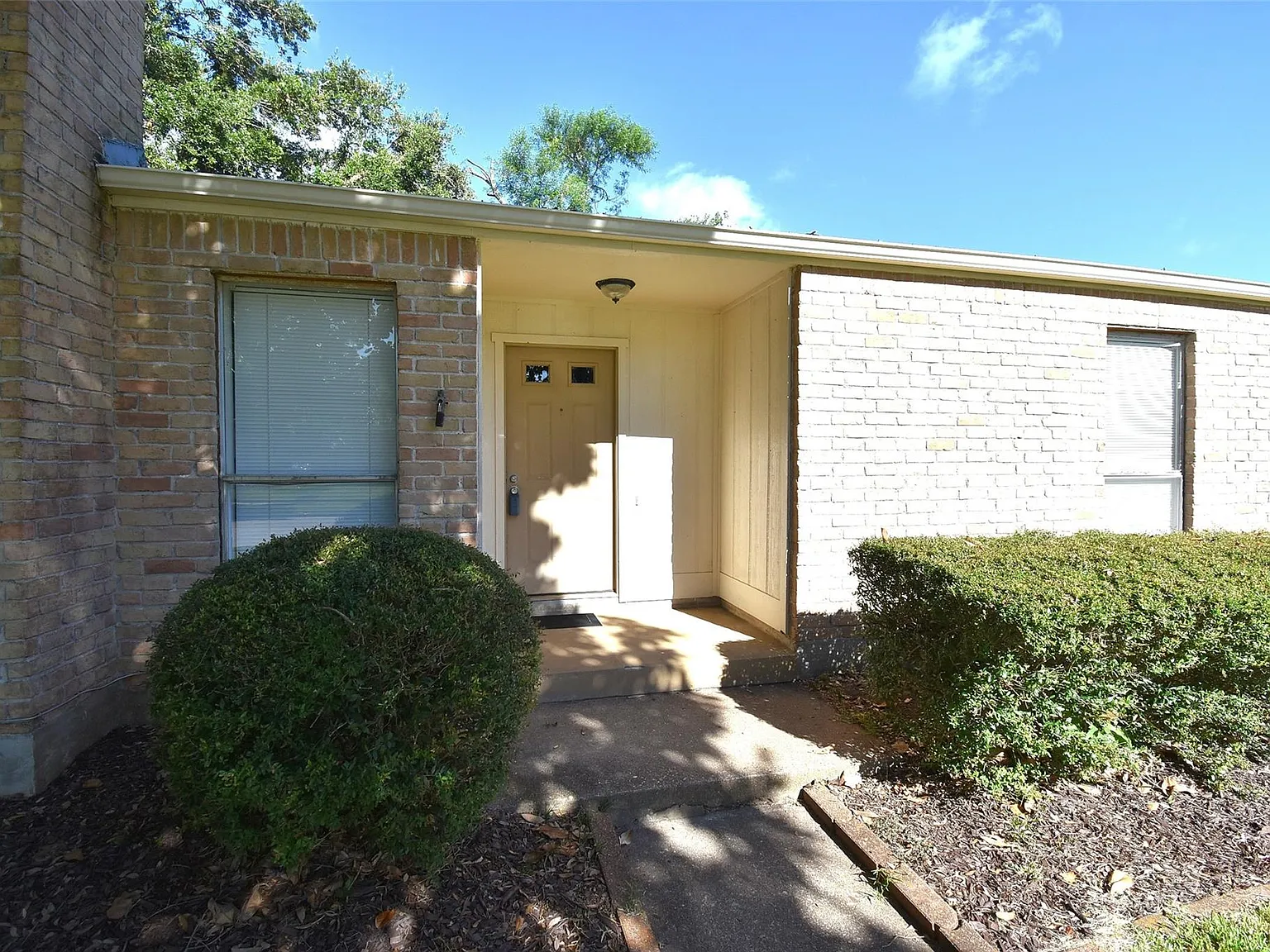 3 bed, 2.0 bath, 1821 sqft, $2,100 — Photo 4