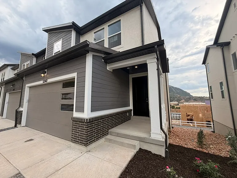 S Acacia Dr — Photo 2