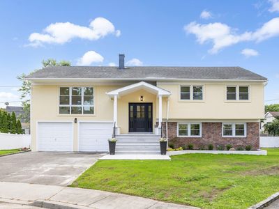 6 Cathy Court, Glen Head, NY, 11545