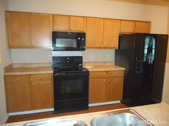 5th image of 1702 Hargrove Dr