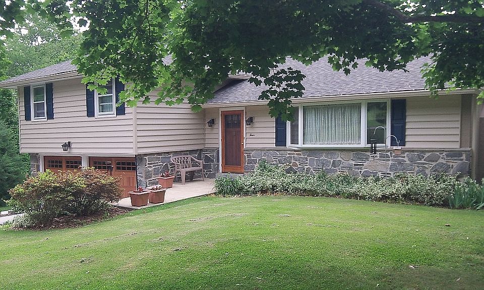 2nd image of 4 Lafayette Cir