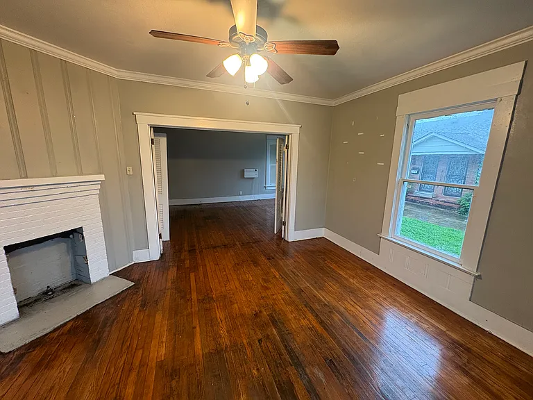709 W Ash St — Photo 4