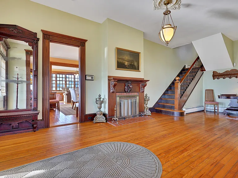 19 Ocean Ave — Photo 11