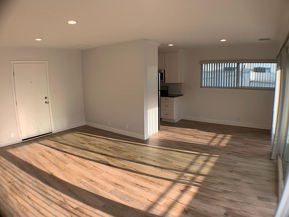 3rd image of 1516 Colby Ave #6