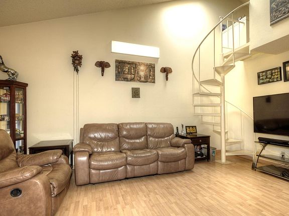 4th image of 1015 Helen Ave #4