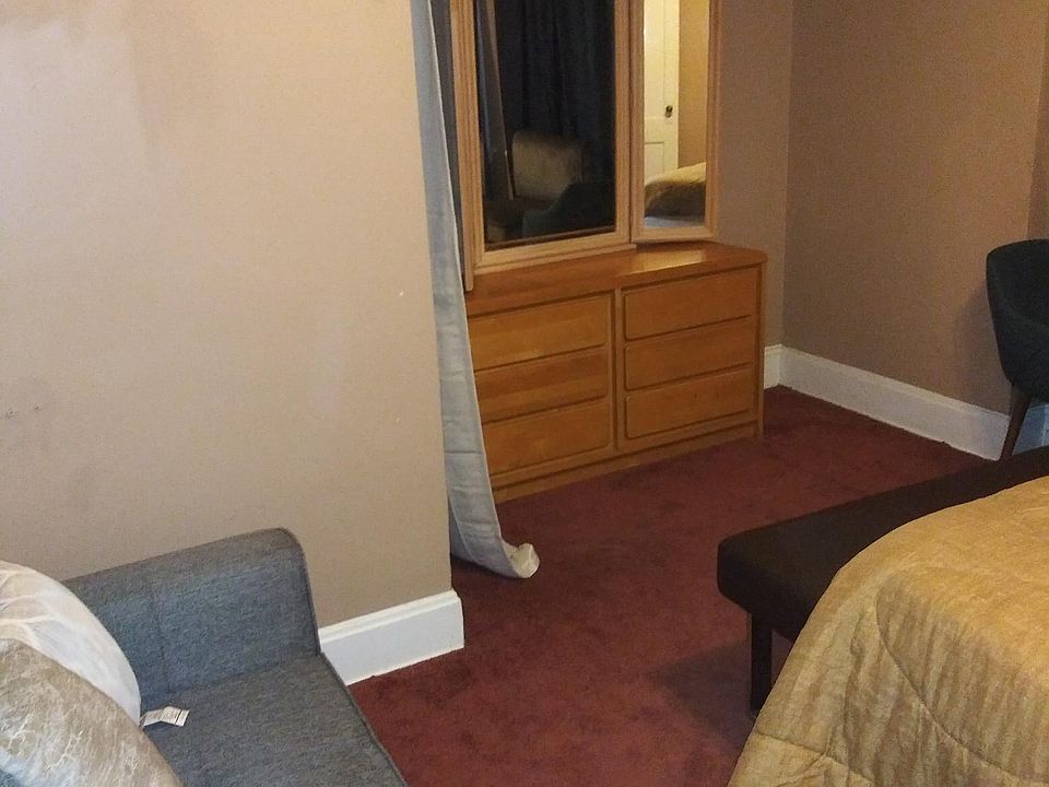 1st image of 917 Lenox Pl Floor 2