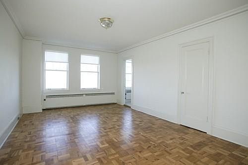 2nd image of 3270 N Lake Shore Dr APT 17B