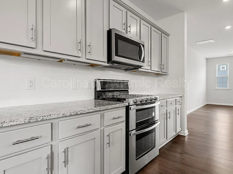 6985 Waterstone Dr — Photo 12
