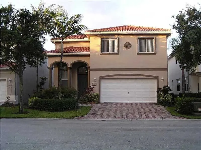 4 bed, 3.0 bath, 2689 sqft, $3,500 — Photo 1