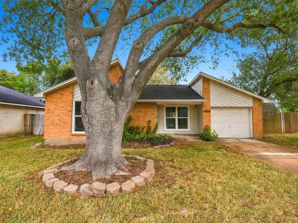 3011 Helmsley Dr, Pearland, TX 77584