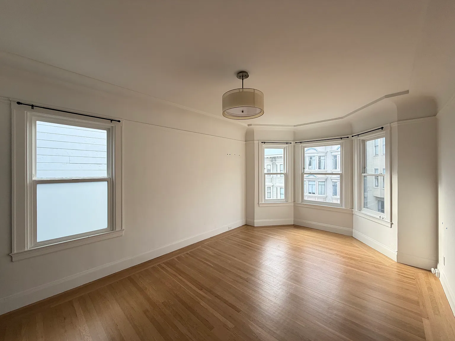 2 bed, 1.5 bath, 1500 sqft, $8,975 — Photo 3
